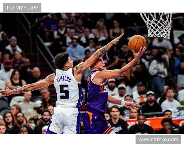 布克挡拆拉开空间效率提升显著，助太阳关键时刻持续得分